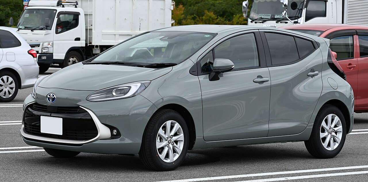Toyota Aqua, 2017 — фото 1